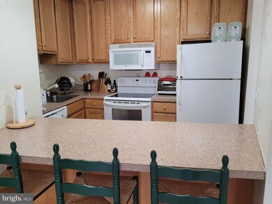 8502 Barrington Ct unit I, Springfield, VA 22152 - photo 5