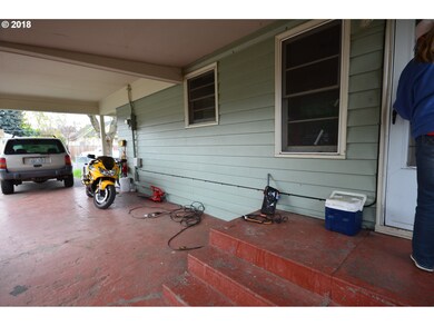 909 W 9th St, the Dalles, OR 97058 - photo 5