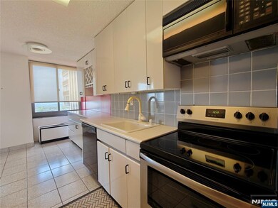 200 Winston Dr unit 2517, Cliffside Park, NJ 07010 - photo 5