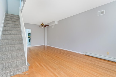 41 Crown Ct, Staten Island, NY 10312 - photo 4