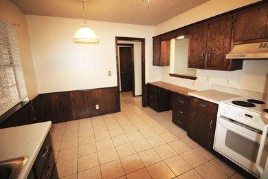 1306 Sequoyah St, Moore, OK 73160 - photo 3