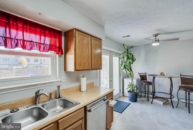 6130 Saint Anthonys Ct, Waldorf, MD 20603 - photo 7