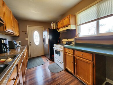 77 Wren Rd, Carpentersville, IL 60110 - photo 5