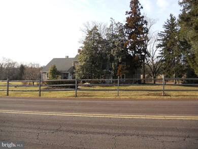 561 Tyson Rd, Schwenksville, PA 19473 - photo 4