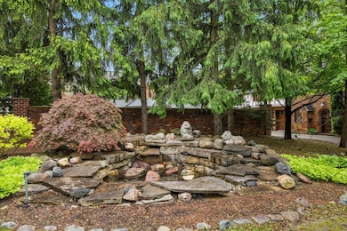 020-490 E Long Lake Rd-21