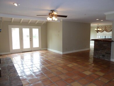 LIVING ROOM/WET BAR