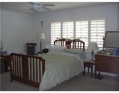 3187 Camel Back Dr, Las Vegas, NV 89169 - photo 7