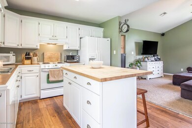 1009 Thelma Kitchen 2