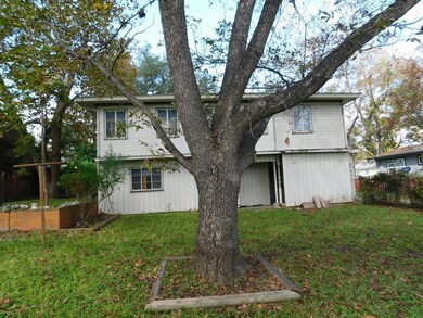 405 Plum St, Fredericksburg, TX 78624 - photo 2