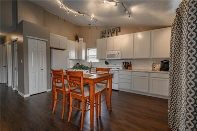 1178 Fiesta Dr, Franklin, IN 46131 - photo 5