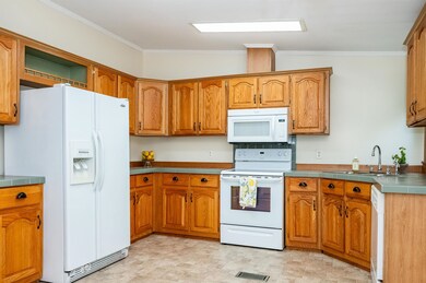 98 Eagle Dr, Rochester, NH 03868 - photo 3