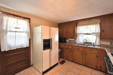 24 Morris Ave, Pawtucket, RI 02860 - photo 4