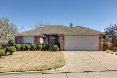 7904 Whispering Woods Ln, North Richland Hills, TX 76182 - photo 2