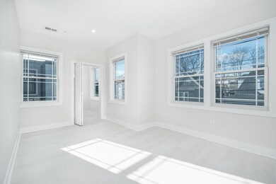 1540 N Shore Rd unit 301, Revere, MA 02151 - photo 6