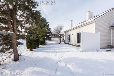 61019 Evergreen Ct unit 22, South Lyon, MI 48178 - photo 4