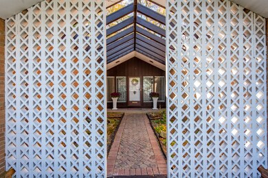 332 Flossmoor Ave, Waukegan, IL 60085 - photo 4