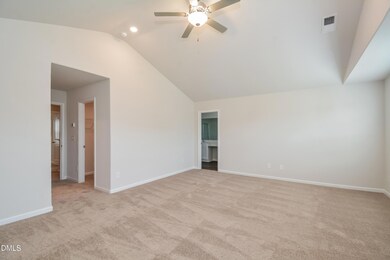 008-photo-main-bedroom-9867463