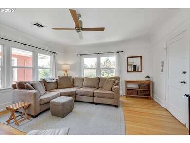 Living Room/Entrance