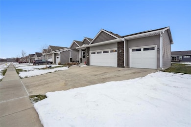 9772 Alderwood Dr, West Des Moines, IA 50266 - photo 2