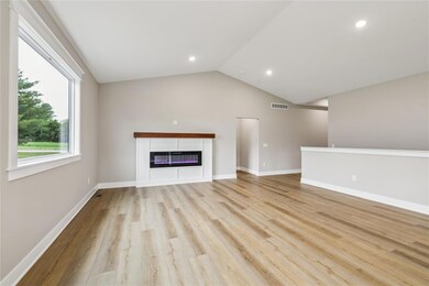 2311 N 8th Ave E, Newton, IA 50208 - photo 5