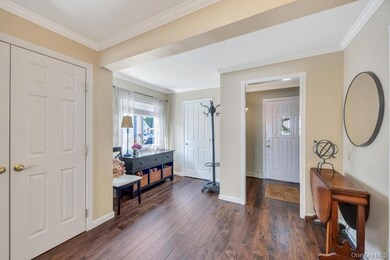 47 Choir Ln, Westbury, NY 11590 - photo 7