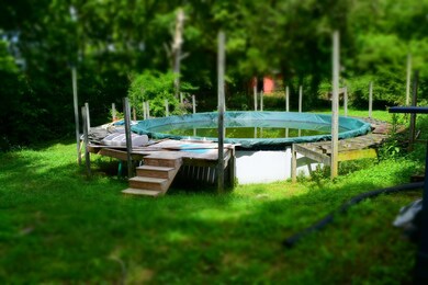 swimming pool has new liner and well maintained.