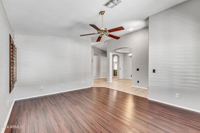 2441 E Elgin St-11