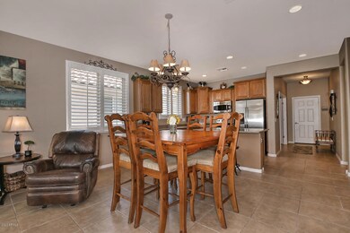 6805 W Mockingbird Way-large-006-010-Kit