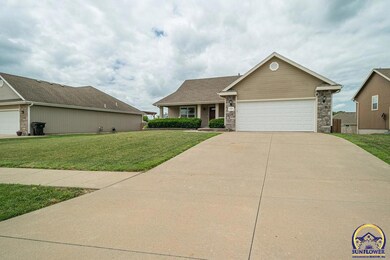 4323 SW Misty Harbor Dr, Topeka, KS 66610 - photo 4