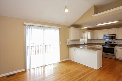 1221 SE Rosehill Dr, Lees Summit, MO 64081 - photo 4