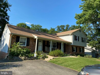 8502 Chervil Rd, Lanham, MD 20706 - photo 3