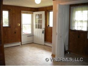 Side entry and w/d closet