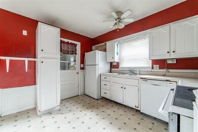 422 N Hamilton St, Lincoln, IL 62656 - photo 3