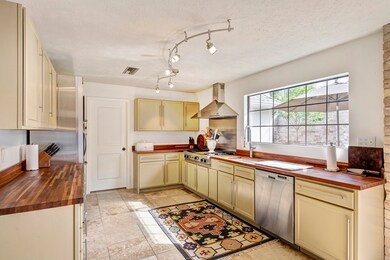 7903 Hilshire Green Dr, Houston, TX 77055 - photo 7