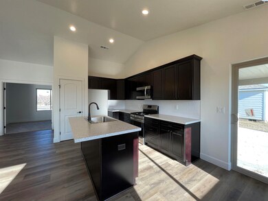 2108 W 5th St, Grandview, WA 98930 - photo 6