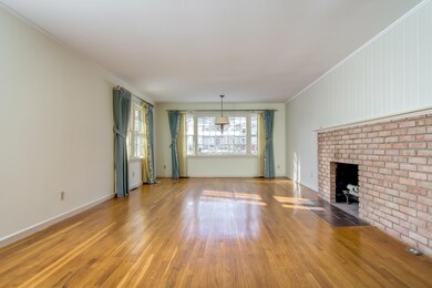 04 - 3447 Sunningdale Way-4.jpg[1]