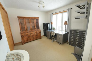 18 Vail Cir, Grand Forks, ND 58201 - photo 2