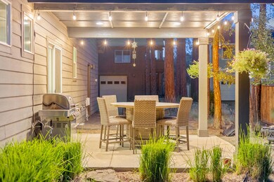 952 E Timber Pine Dr