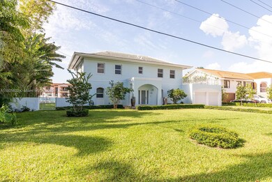 Spacious front yard