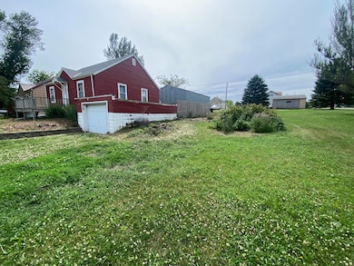 yard/house side view