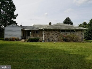 521 Snyder Rd, Ontelaunee, PA 19605 - photo 2