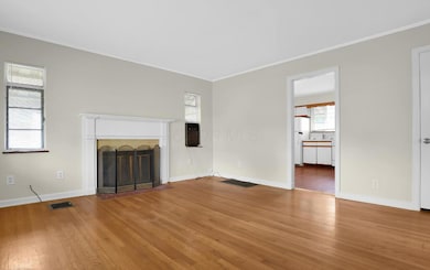 561 Belvidere Ave, Columbus, OH 43223 - photo 2