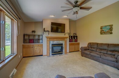 620 Cherry Wood Dr, Oregon, WI 53575 - photo 4