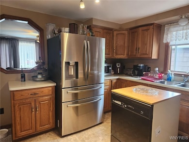 57 Wyandotte St, Depew, NY 14043 - photo 2