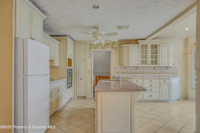 807 Marion Ln, Moosic, PA 18507 - photo 5