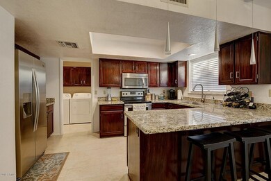 IMG_3002_3_4_5_6Interior01
