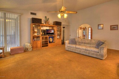 005_Family Room
