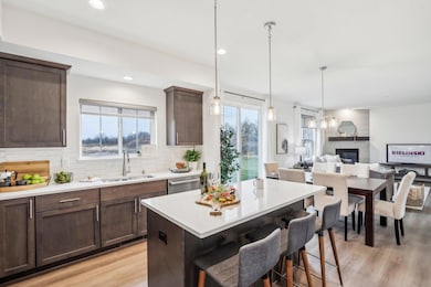 2684 Mapleton Av 05 Open Concept