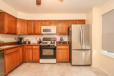 34 Camelot Ct unit 1, Freehold, NJ 07728 - photo 5