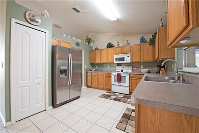 404 Dupont Cir, Howey In the Hills, FL 34737 - photo 2